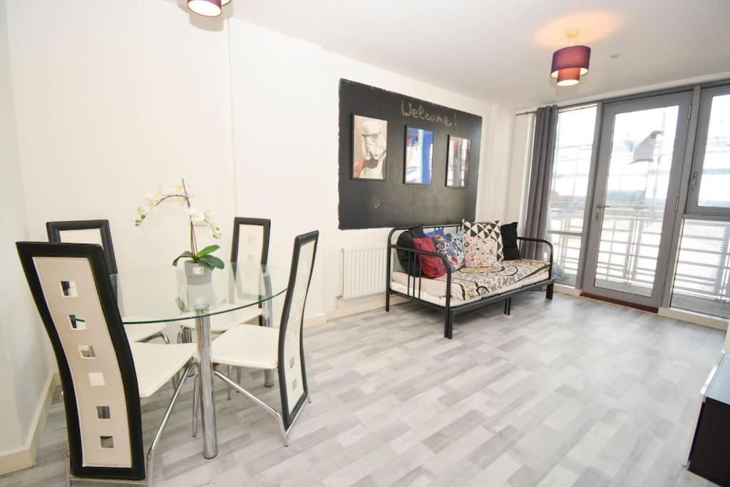 Giogio - Comfortable Stratford Flat With Stunning Views Apartment London Exterior photo