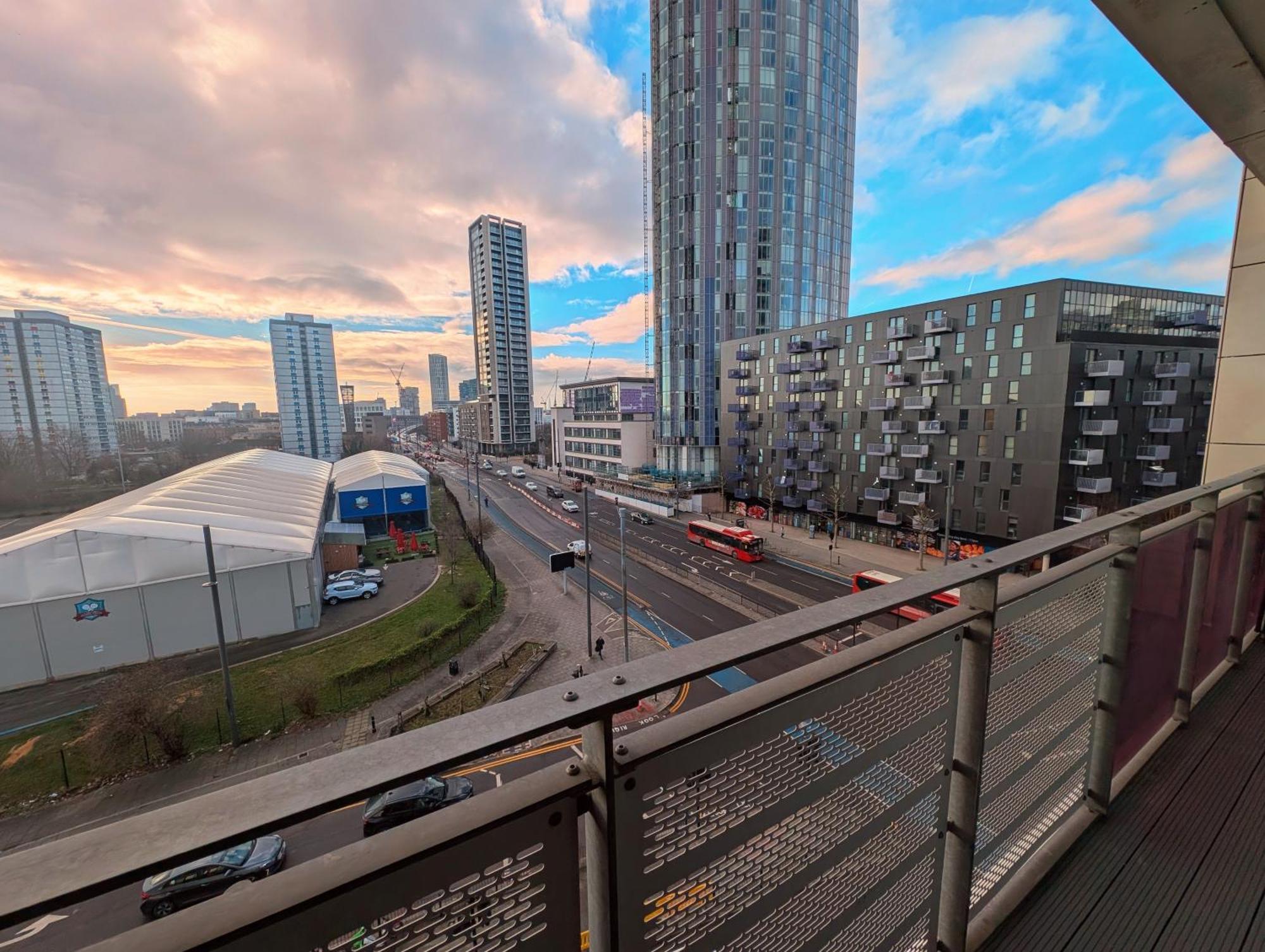 Giogio - Comfortable Stratford Flat With Stunning Views Apartment London Exterior photo